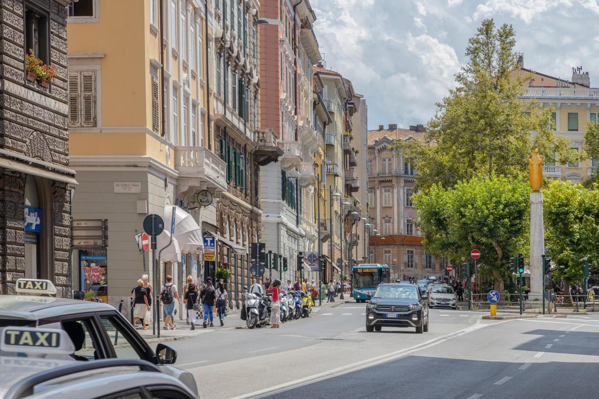 Blake, Attico Centrale Con Parcheggio A Trieste Extérieur photo